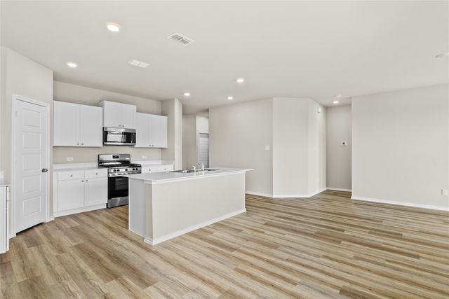 9729 Mcclane Farm Drive, Fort Worth, TX 76036