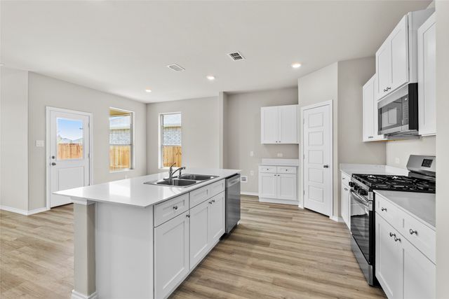 9729 Mcclane Farm Drive, Fort Worth, TX 76036