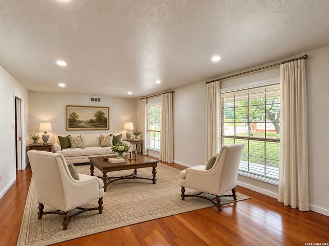202 Donella Dr, San Antonio, TX 78232