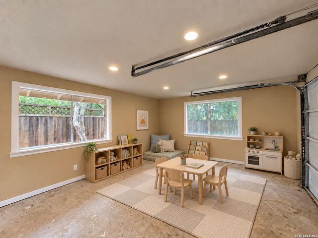 202 Donella Dr, San Antonio, TX 78232