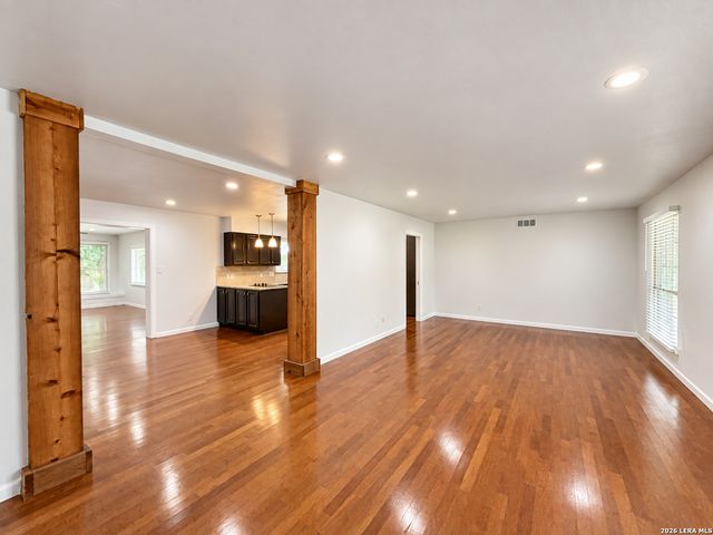 202 Donella Dr, San Antonio, TX 78232