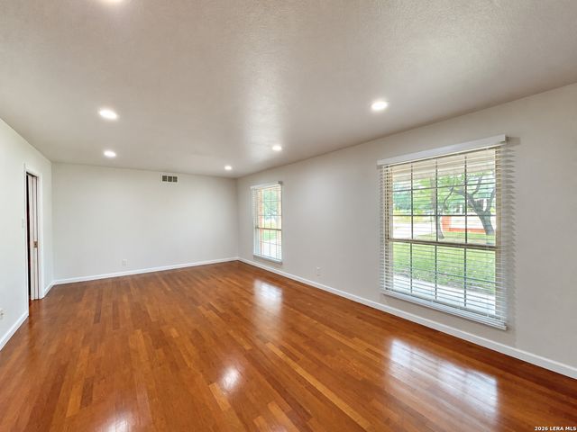 202 Donella Dr, San Antonio, TX 78232
