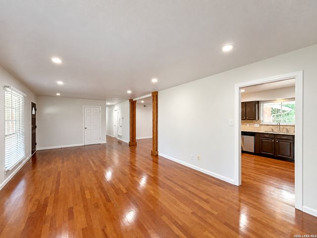 202 Donella Dr, San Antonio, TX 78232