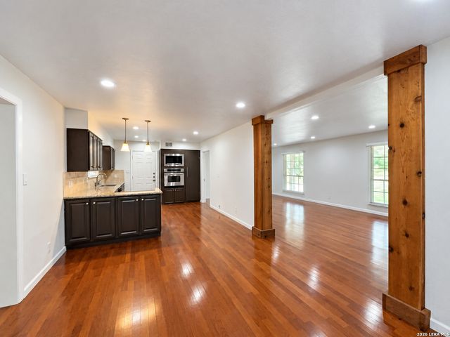202 Donella Dr, San Antonio, TX 78232