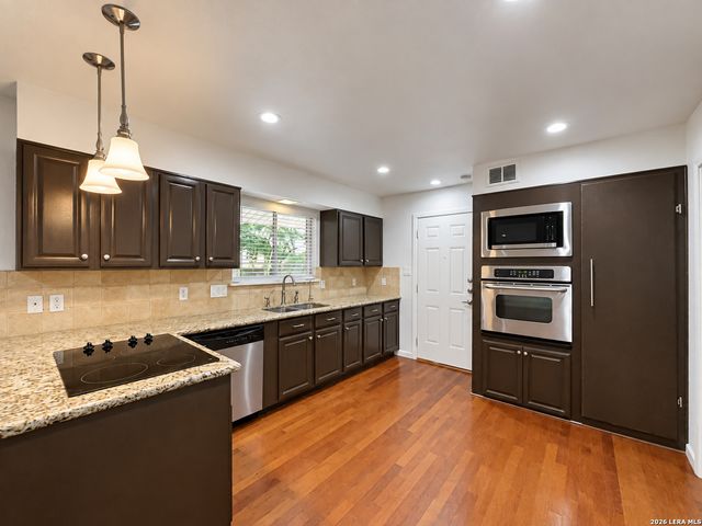 202 Donella Dr, San Antonio, TX 78232