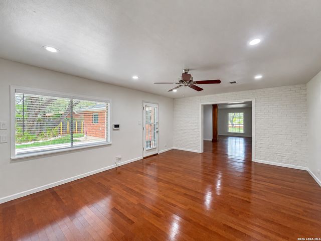 202 Donella Dr, San Antonio, TX 78232