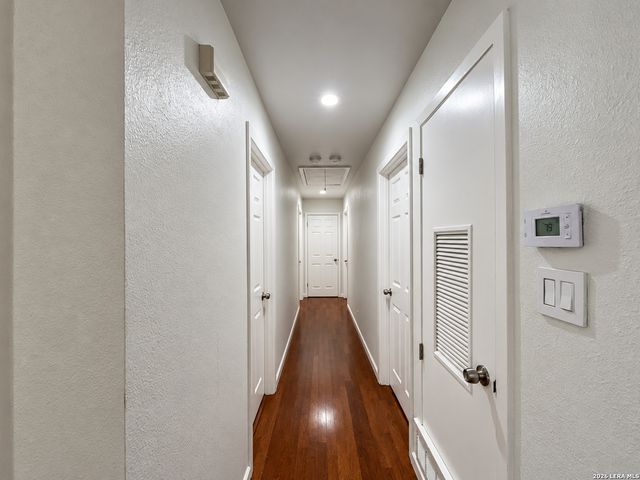 202 Donella Dr, San Antonio, TX 78232