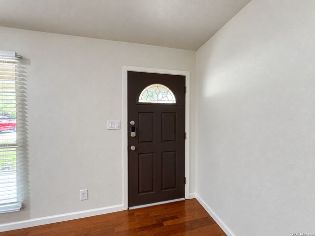 202 Donella Dr, San Antonio, TX 78232
