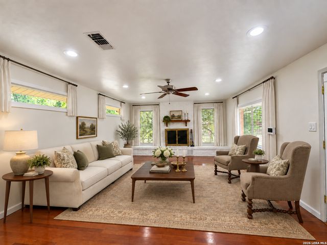 202 Donella Dr, San Antonio, TX 78232