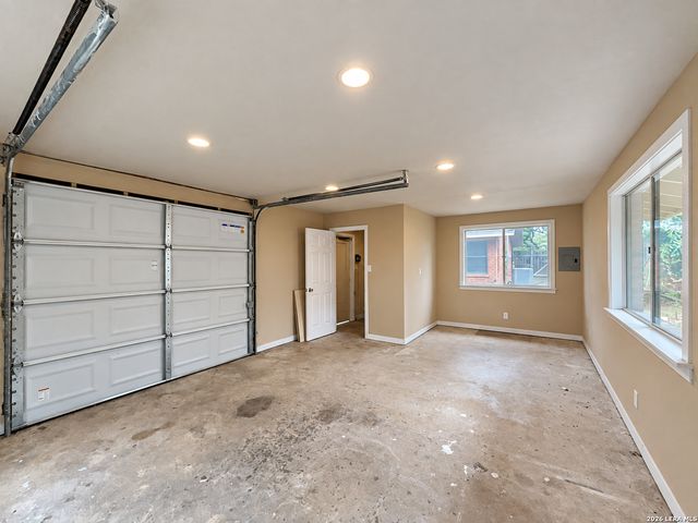202 Donella Dr, San Antonio, TX 78232