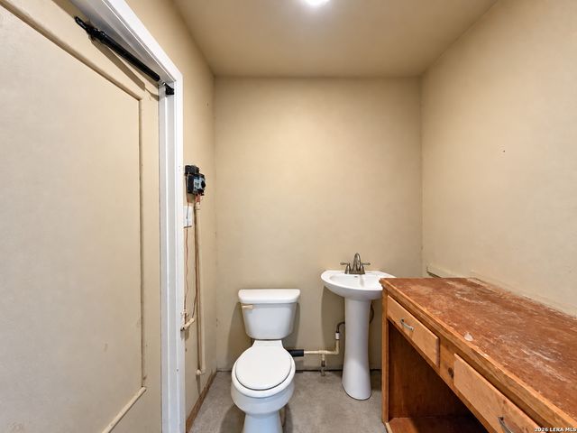202 Donella Dr, San Antonio, TX 78232