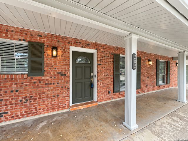 202 Donella Dr, San Antonio, TX 78232