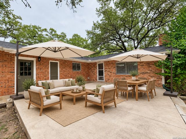 202 Donella Dr, San Antonio, TX 78232