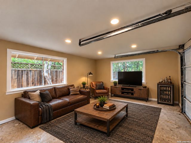 202 Donella Dr, San Antonio, TX 78232