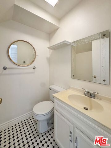 750 Hyperion Avenue 2, Los Angeles, CA 90029