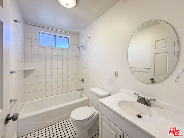 750 Hyperion Avenue 2, Los Angeles, CA 90029