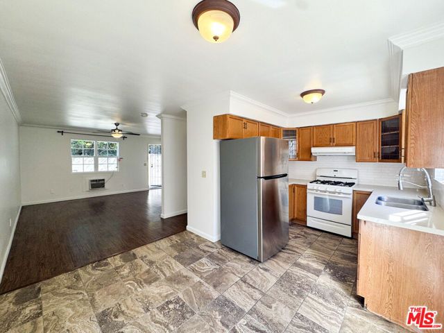 750 Hyperion Avenue 2, Los Angeles, CA 90029