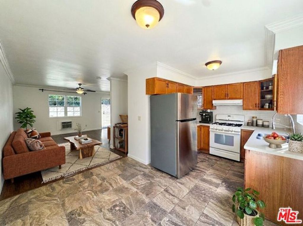 750 Hyperion Avenue 2, Los Angeles, CA 90029