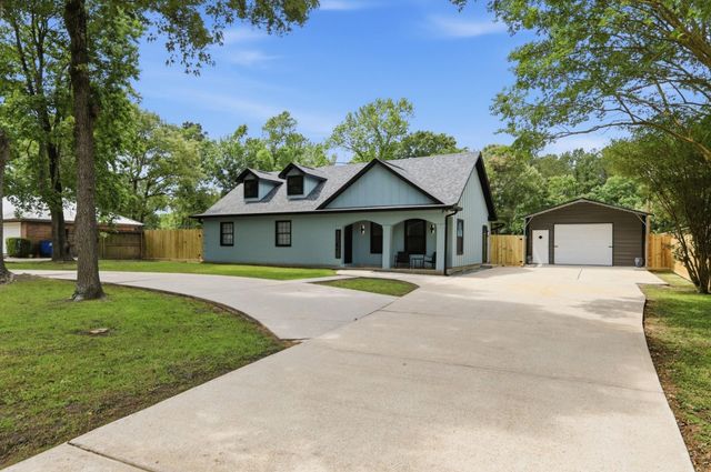 12739 Woodcreek Drive, Willis, TX 77318