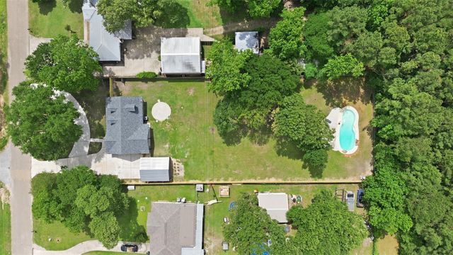 12739 Woodcreek Drive, Willis, TX 77318