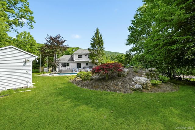 11 Country Hollow, Highland Mills, NY 10930