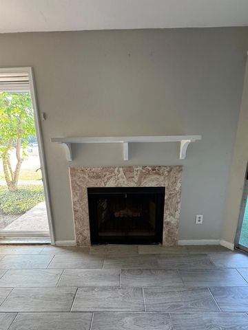 8787 Brae Acres Road 103, Houston, TX 77074