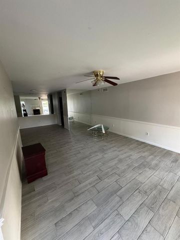 8787 Brae Acres Road 103, Houston, TX 77074
