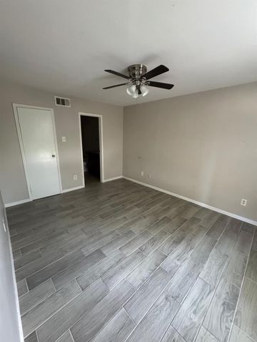 8787 Brae Acres Road 103, Houston, TX 77074