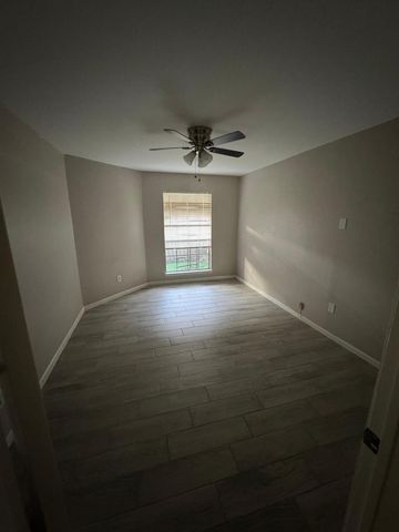 8787 Brae Acres Road 103, Houston, TX 77074