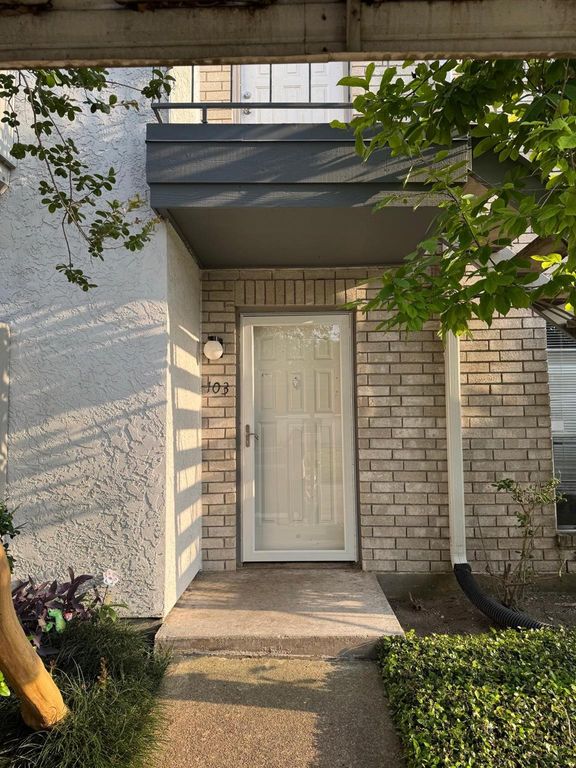 8787 Brae Acres Road 103, Houston, TX 77074