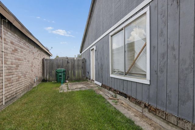 7610 Log Cradle Drive, Houston, TX 77041