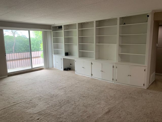 5S070 Pebblewood Lane G11, Naperville, IL 60563