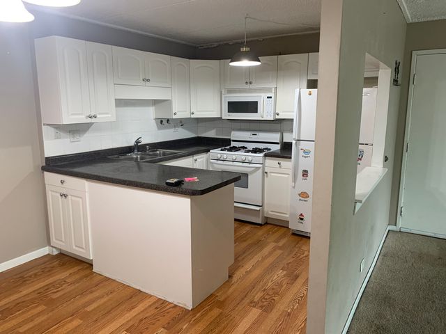 5S070 Pebblewood Lane G11, Naperville, IL 60563