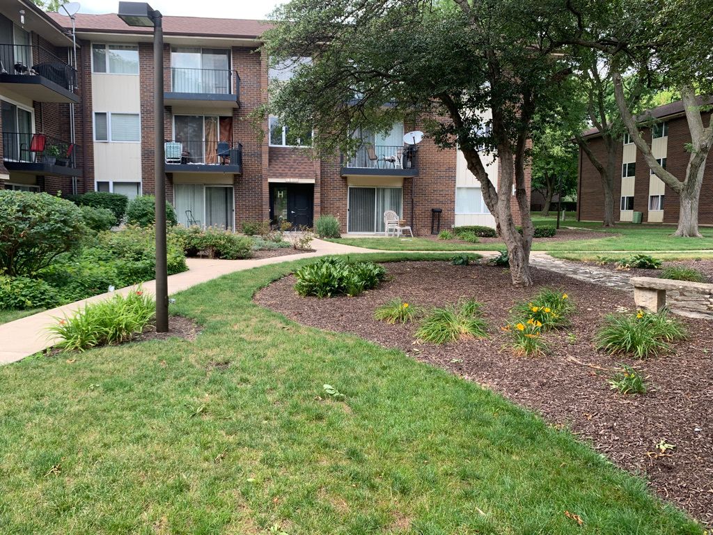 5S070 Pebblewood Lane G11, Naperville, IL 60563