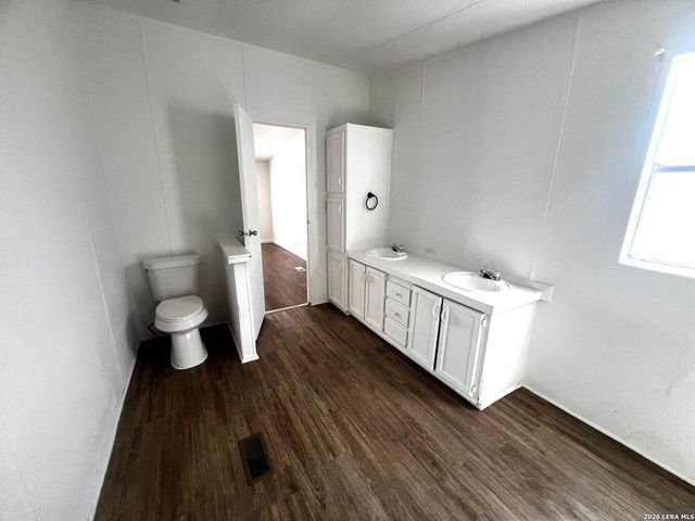 69 D STREET, San Antonio, TX 78109