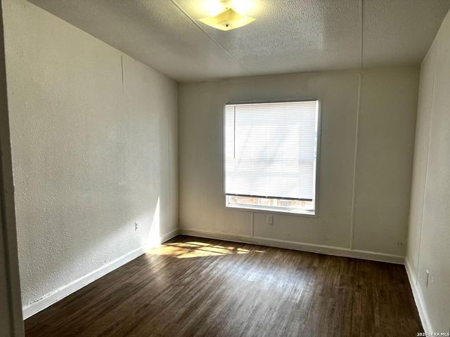 69 D STREET, San Antonio, TX 78109