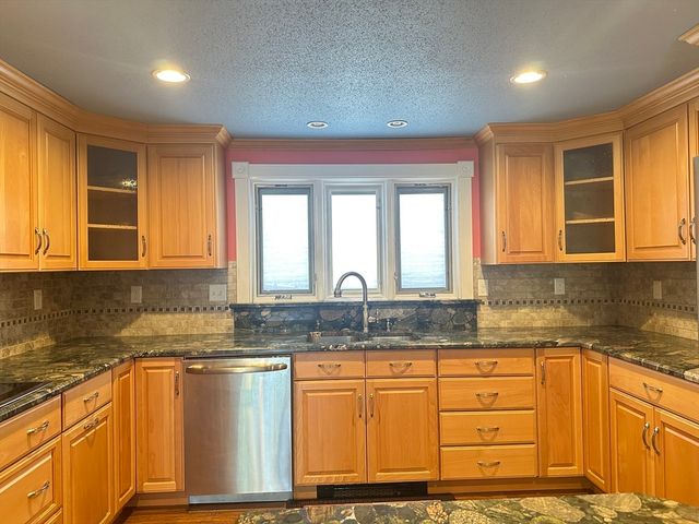 36 Crescent Dr, Ludlow, MA 01056