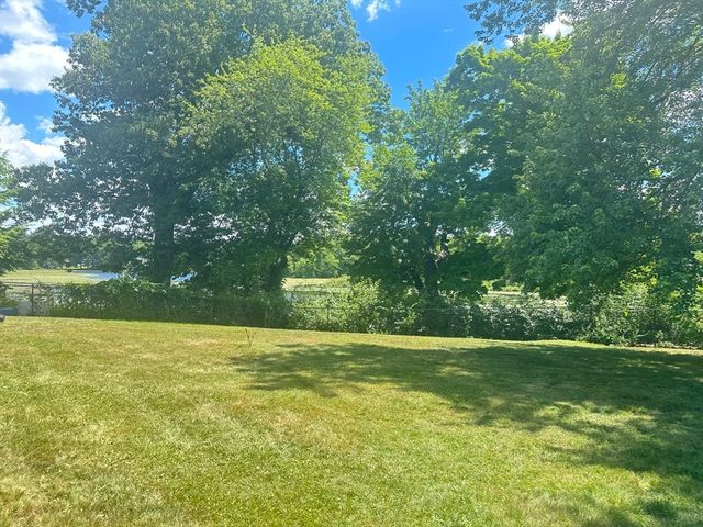 36 Crescent Dr, Ludlow, MA 01056