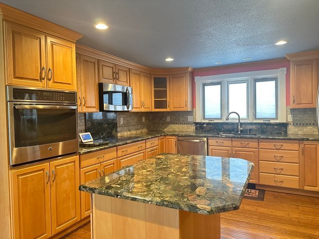 36 Crescent Dr, Ludlow, MA 01056