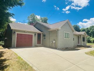 36 Crescent Dr, Ludlow, MA 01056