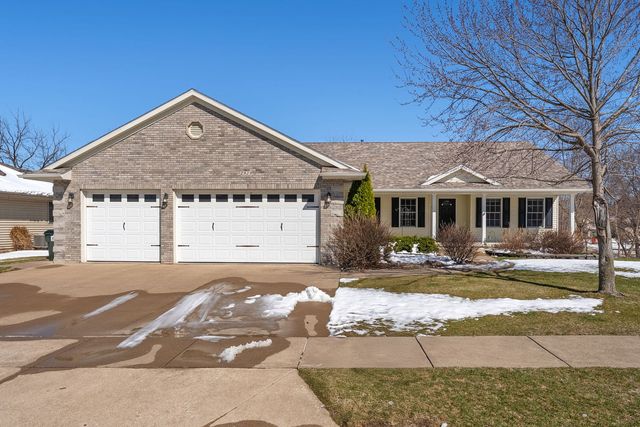 2929 Emerald Drive, Davenport, IA 52804