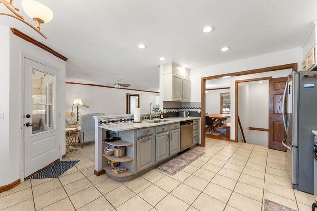 2929 Emerald Drive, Davenport, IA 52804