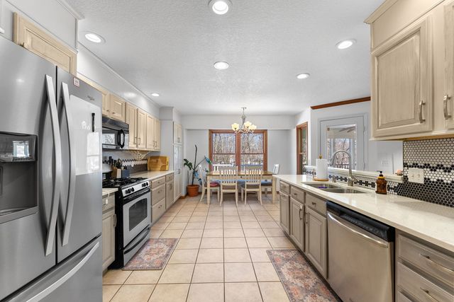 2929 Emerald Drive, Davenport, IA 52804