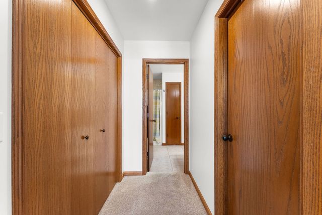 2929 Emerald Drive, Davenport, IA 52804