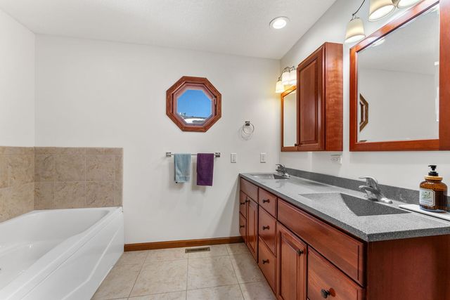 2929 Emerald Drive, Davenport, IA 52804