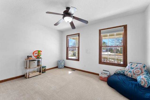 2929 Emerald Drive, Davenport, IA 52804