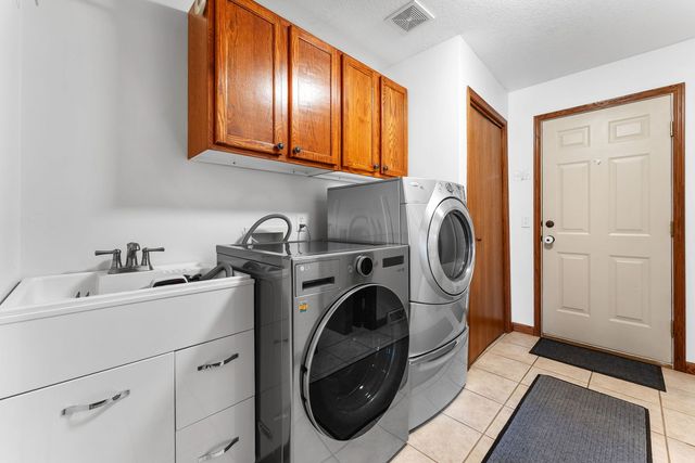 2929 Emerald Drive, Davenport, IA 52804