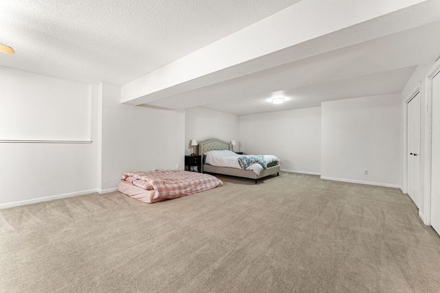 2929 Emerald Drive, Davenport, IA 52804