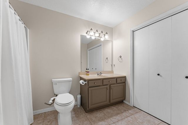 2929 Emerald Drive, Davenport, IA 52804