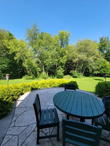 2929 Emerald Drive, Davenport, IA 52804